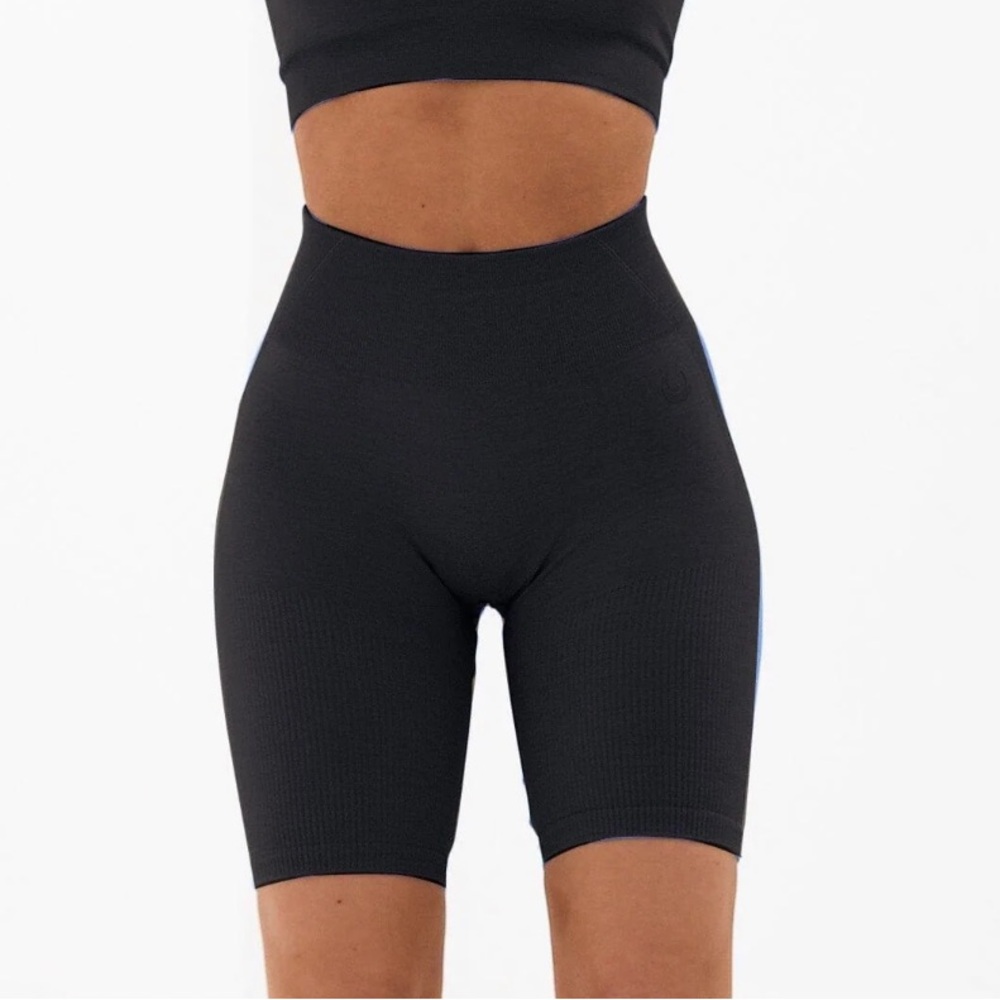 Lazuli Label Scrunch Seamless Ribbed Contour Shorts
